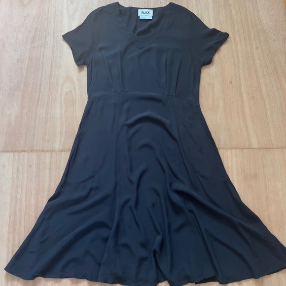 Flax Dresses & Skirts - FLAX 100% rayon black v-neck a-line midi dress size M medium *flaw* gauze